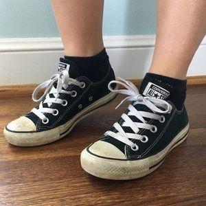 Black converse, women’s size 5.